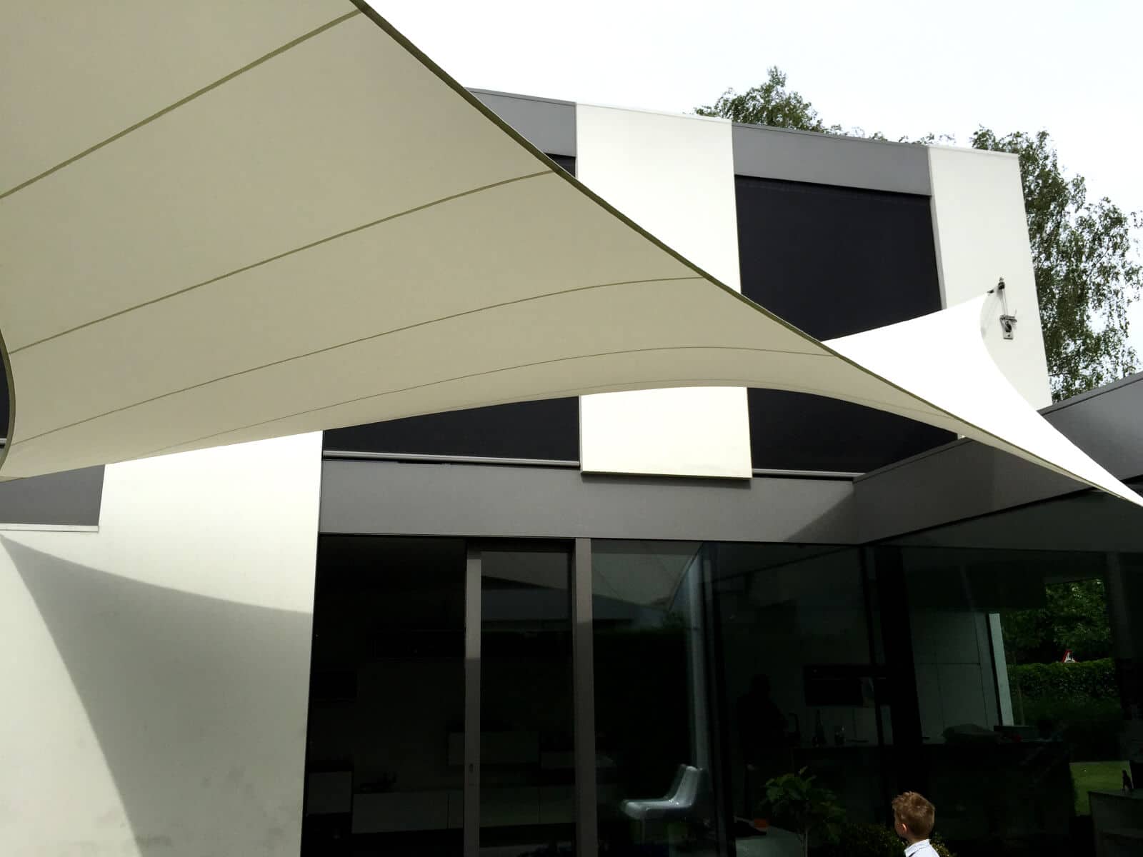 Our textile roof carport is Tailor based on your aesthetic and functional needs