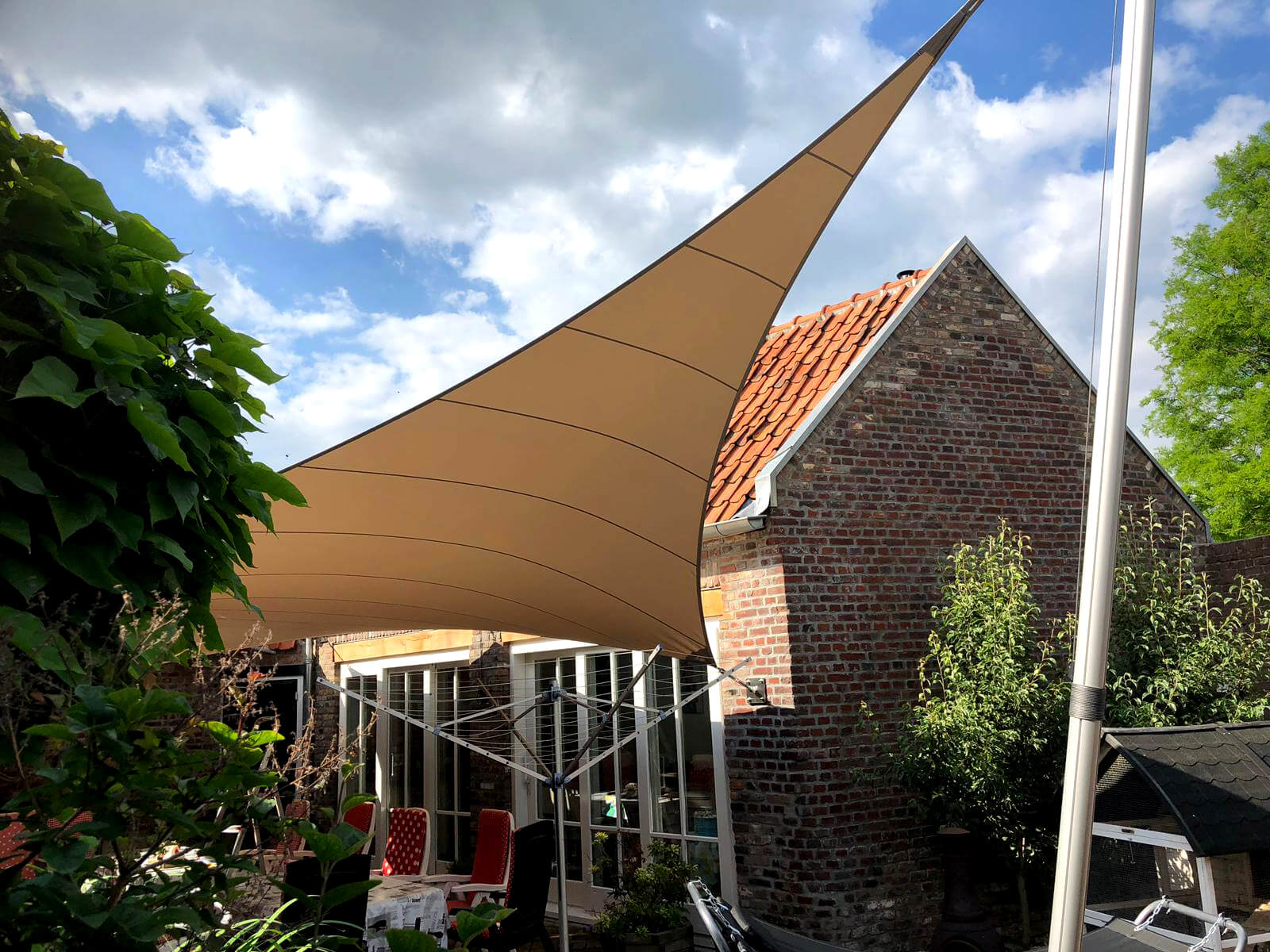 Our textile roof solution is the best way to cover your patio area.