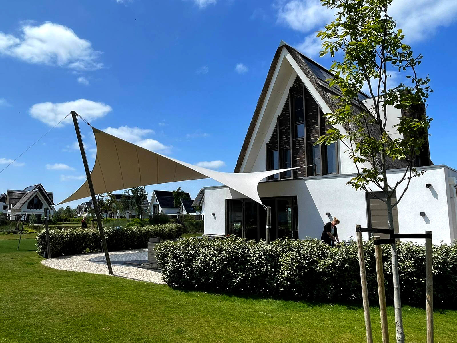 Onze terrasoverkappingen van zeildoek op maat zijn toepasbaar voor oppervlaktes tot circa 120 vierkante meter.